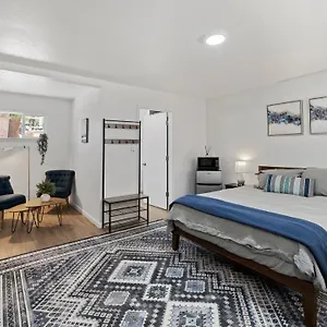 Adventure Motel